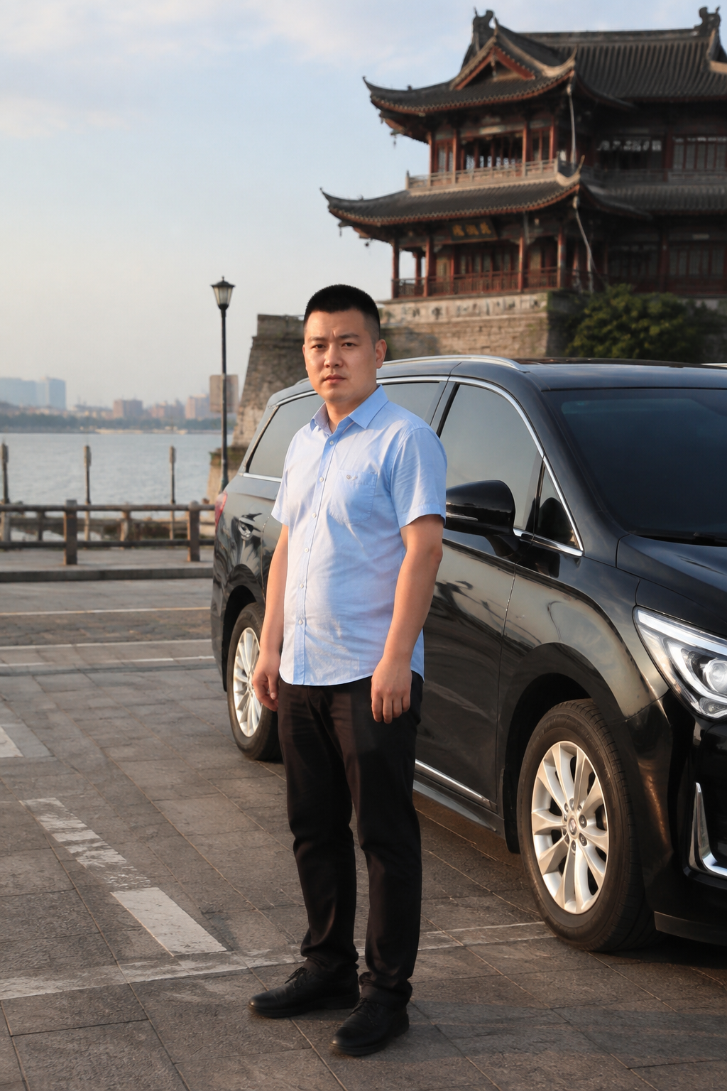 司机李建军在浔阳楼附近